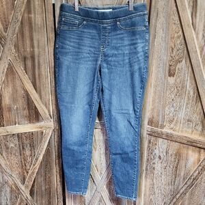 Signature Levi Strauss Ladies Pull- On Skinny Jeans